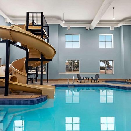 Wingate By Wyndham Lethbridge Hotel Bagian luar foto