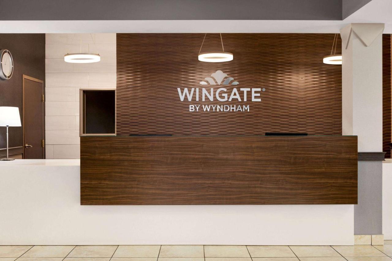Wingate By Wyndham Lethbridge Hotel Bagian luar foto