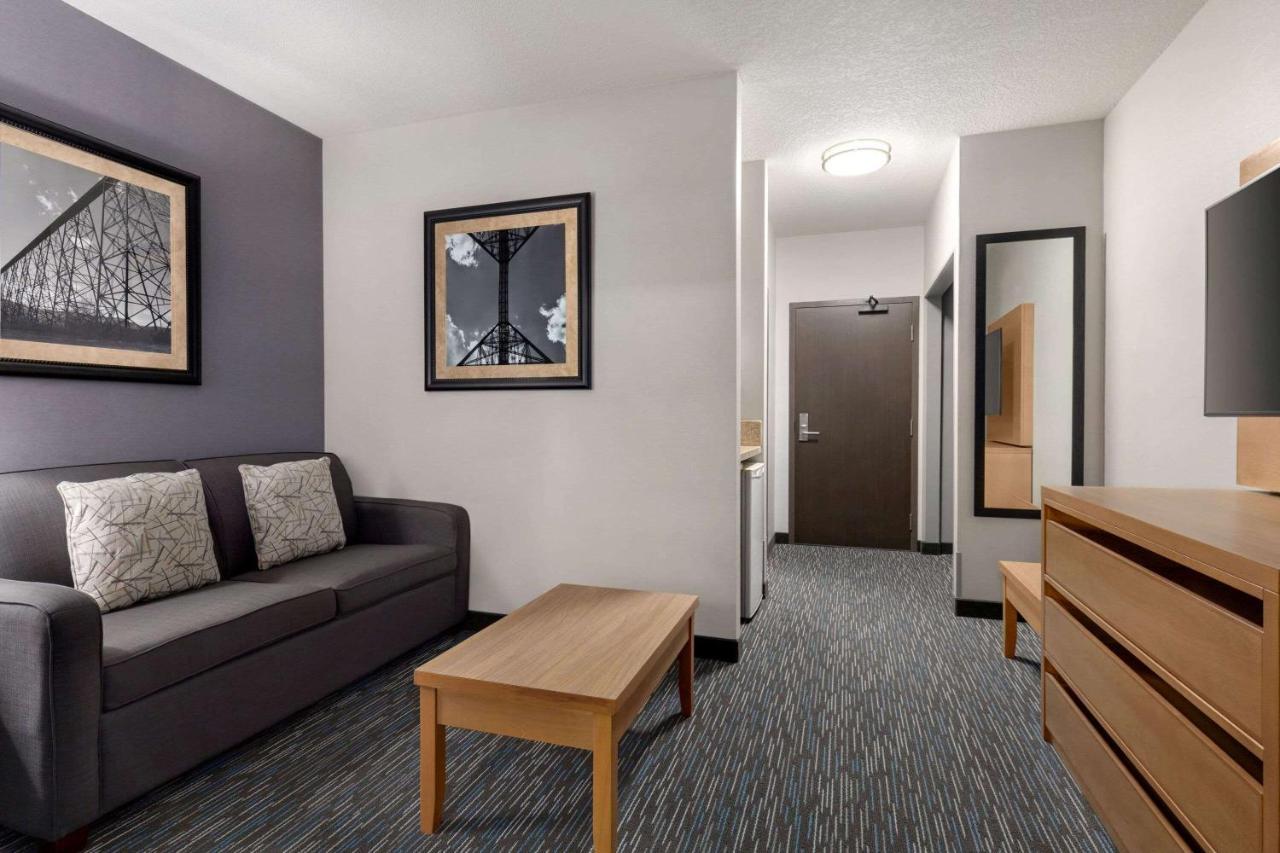 Wingate By Wyndham Lethbridge Hotel Bagian luar foto