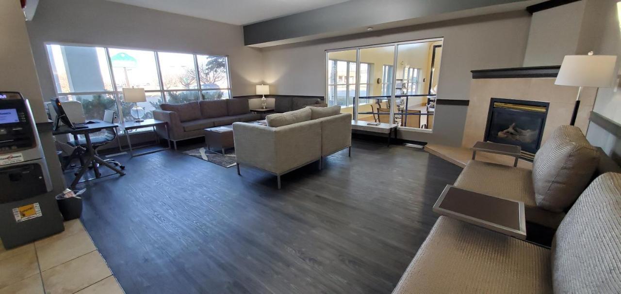 Wingate By Wyndham Lethbridge Hotel Bagian luar foto