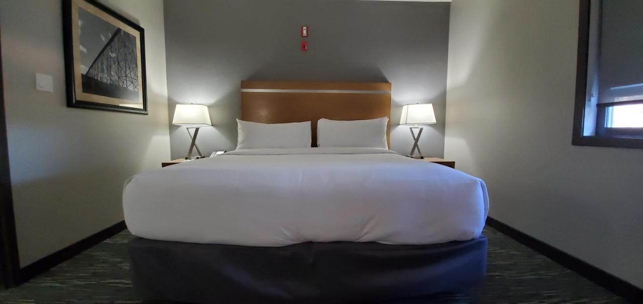Wingate By Wyndham Lethbridge Hotel Bagian luar foto
