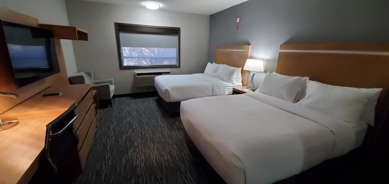 Wingate By Wyndham Lethbridge Hotel Bagian luar foto
